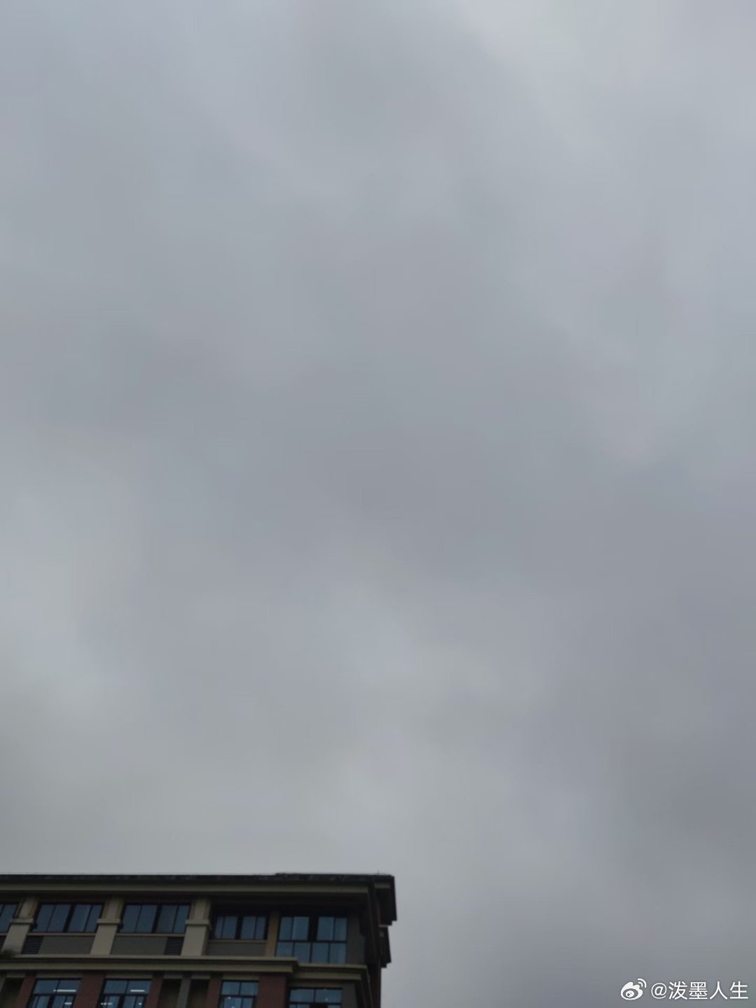 一大早，雨神是准备常驻在这开拓事业新版图？别下了，再下真的要生霉了！ ​​​