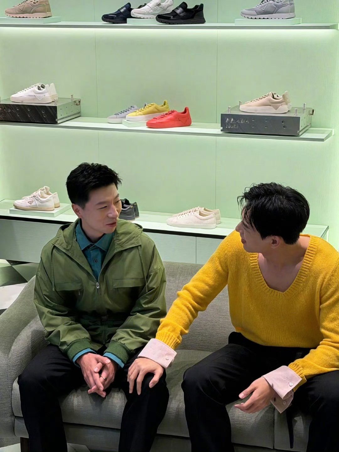 马龙李现prada线下活动合照马龙李现prada活动同框合照 第二次同框了！ 