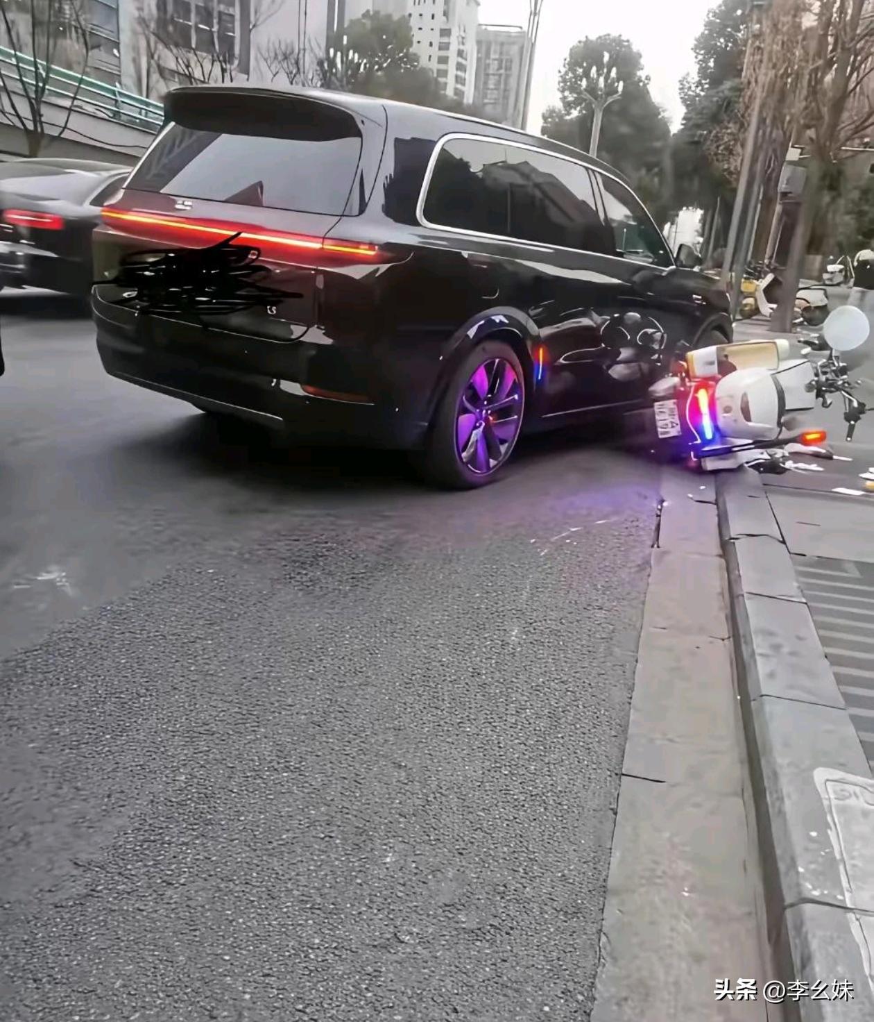 这一撞双方都懵了