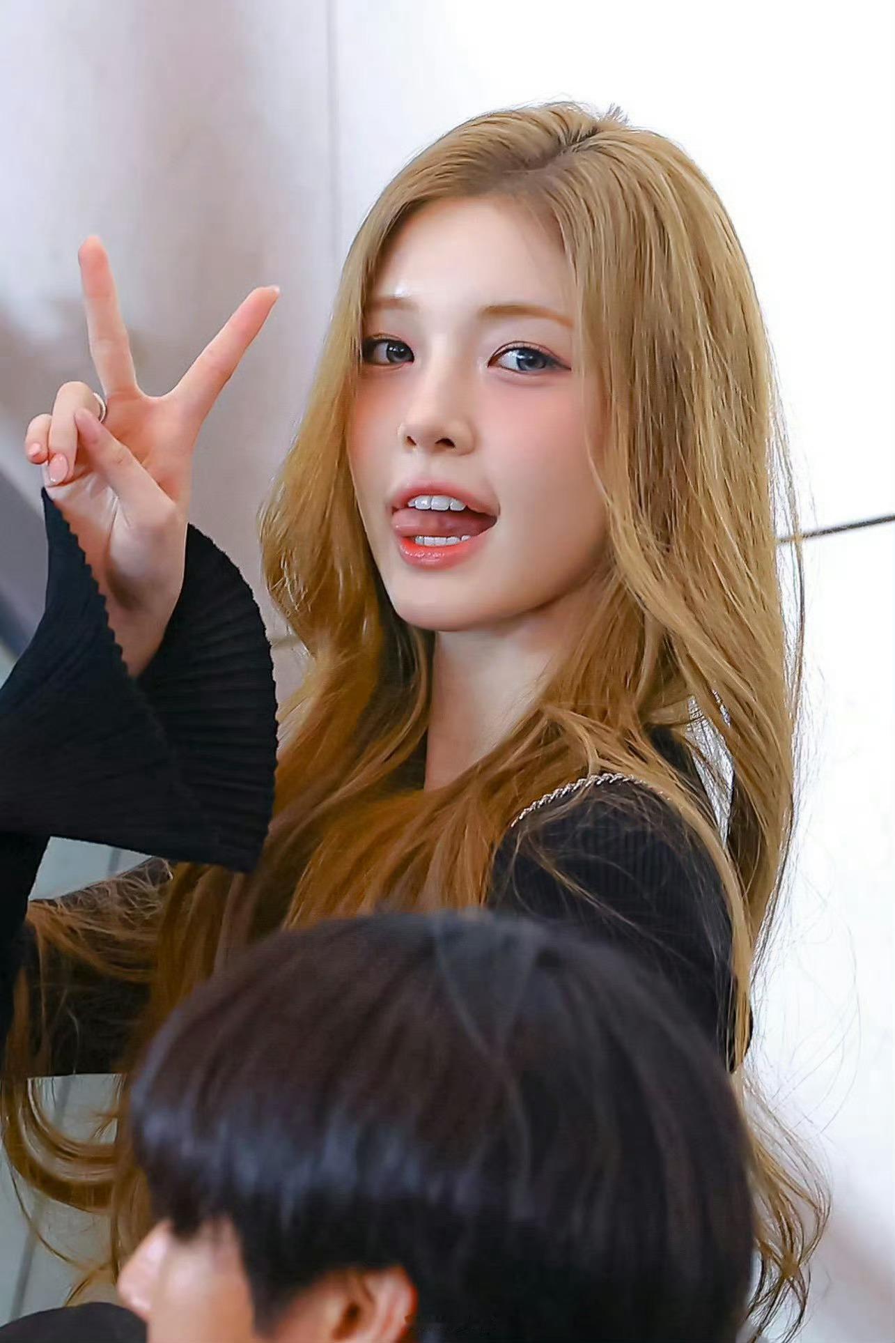 今天染了金发的心妹柳河岚、金多绚🎊 