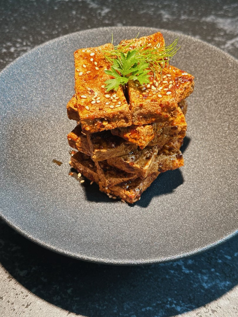 椿庐 黑珍珠入围餐厅创意川菜，确实还挺好吃环境不错 价格偏高 位置偏远 应该是楼