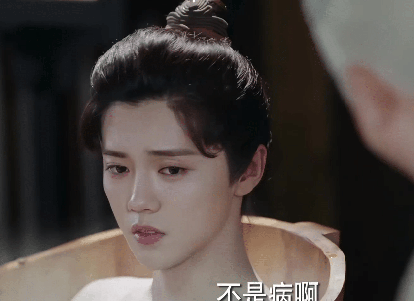鹿晗就是颜值巅峰时期拍戏太少了 鹿晗不承认是老登