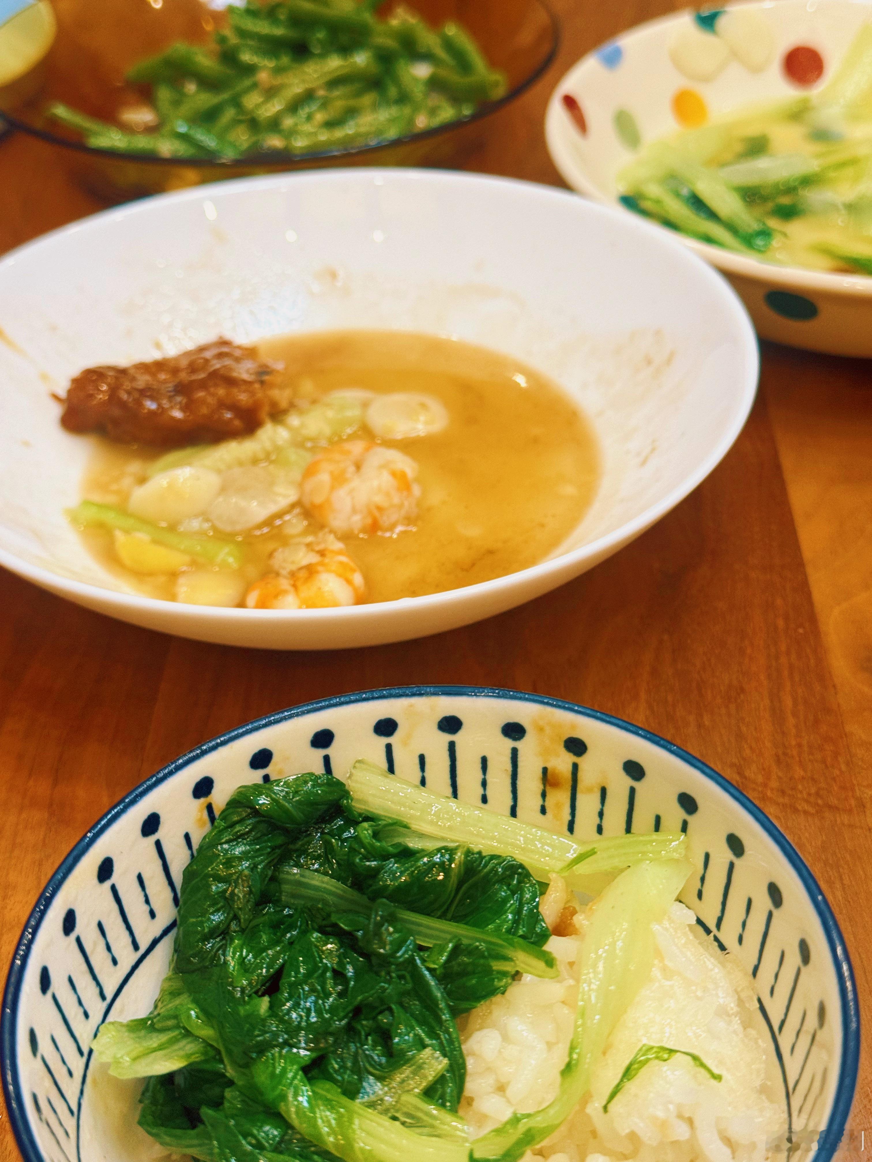 餐桌上没有了大鱼大肉生活水平陡然回到我小时候… 