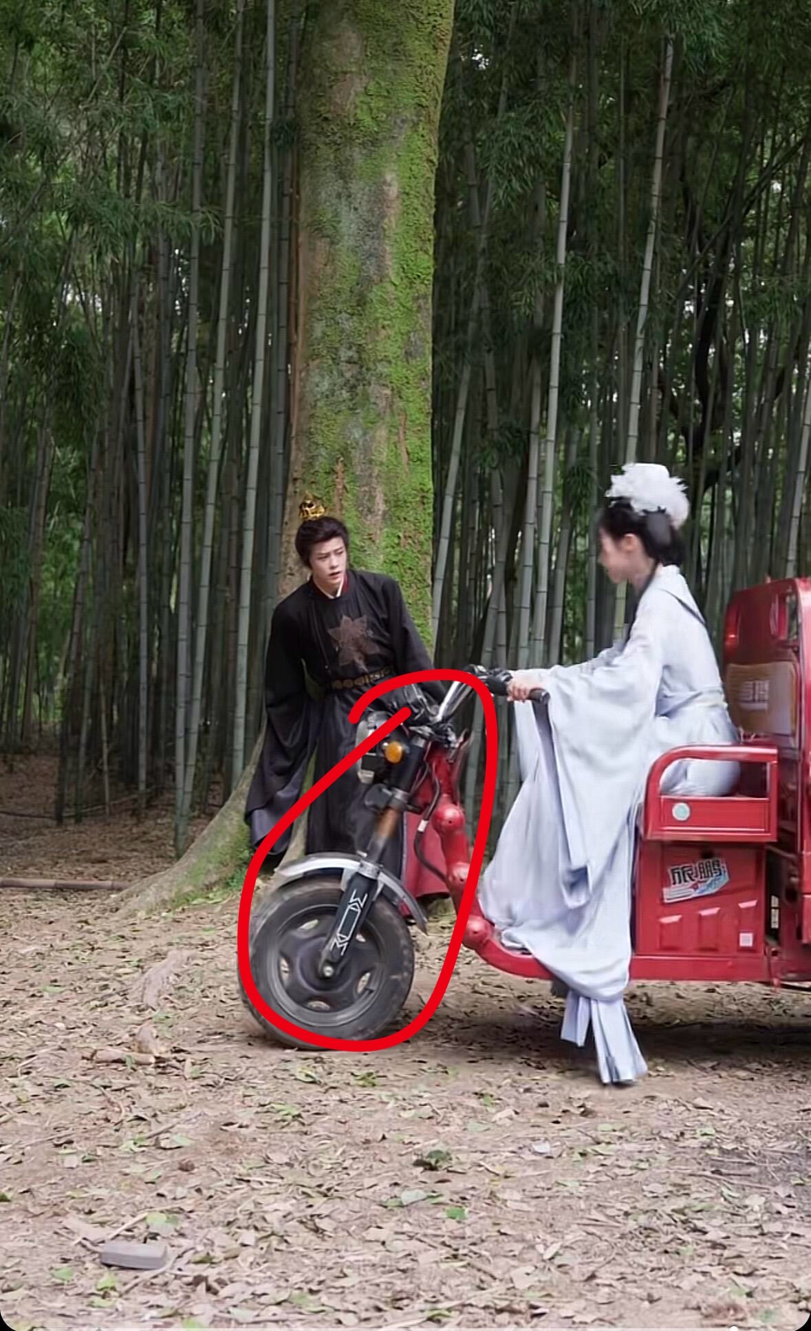 古装骑三轮车，有人管管短剧吗[允悲] ​​​