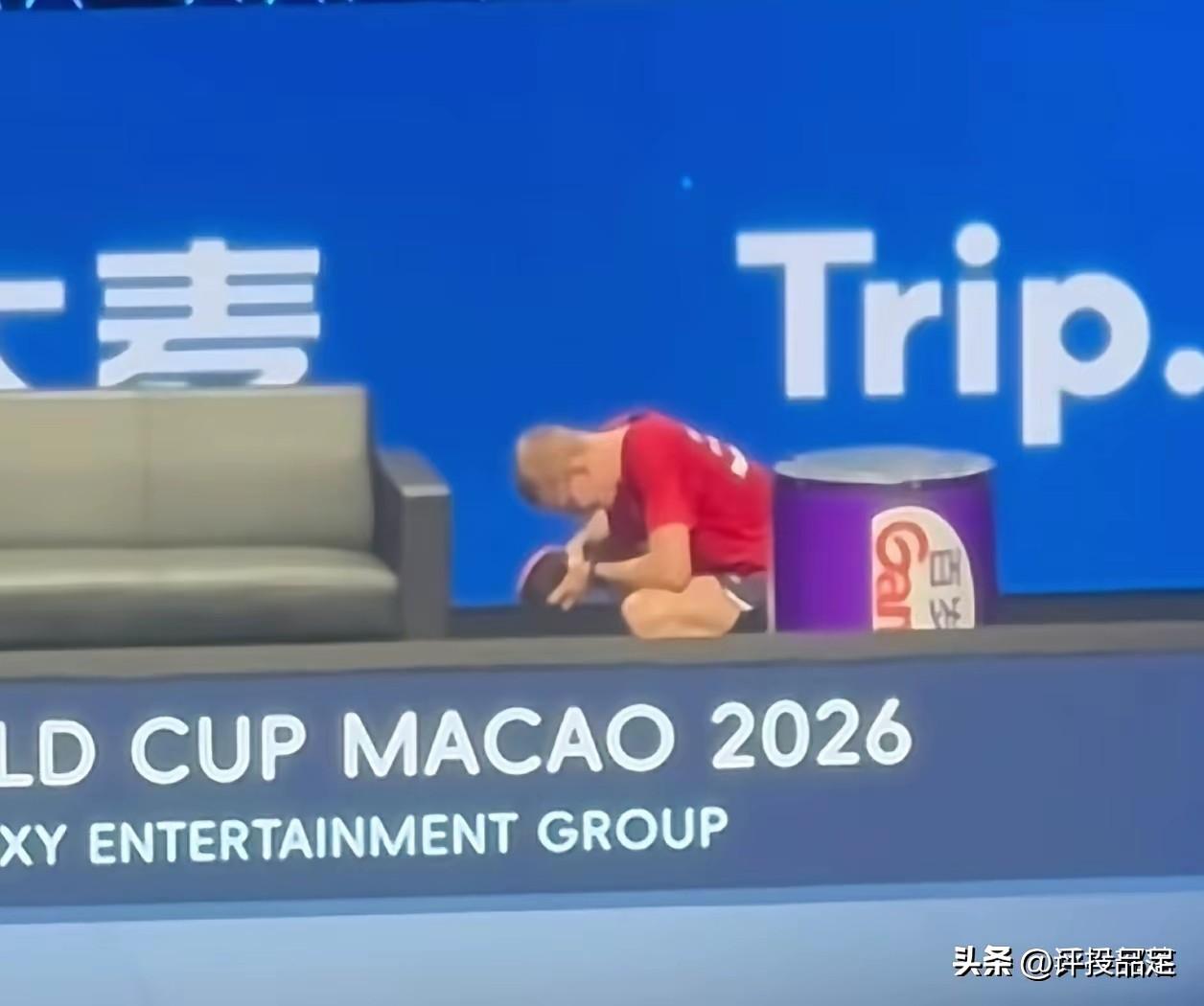 小勒布伦真是性格中人，比赛结束后他微笑着握手祝贺王楚钦获胜时一脸真诚，可转过身来