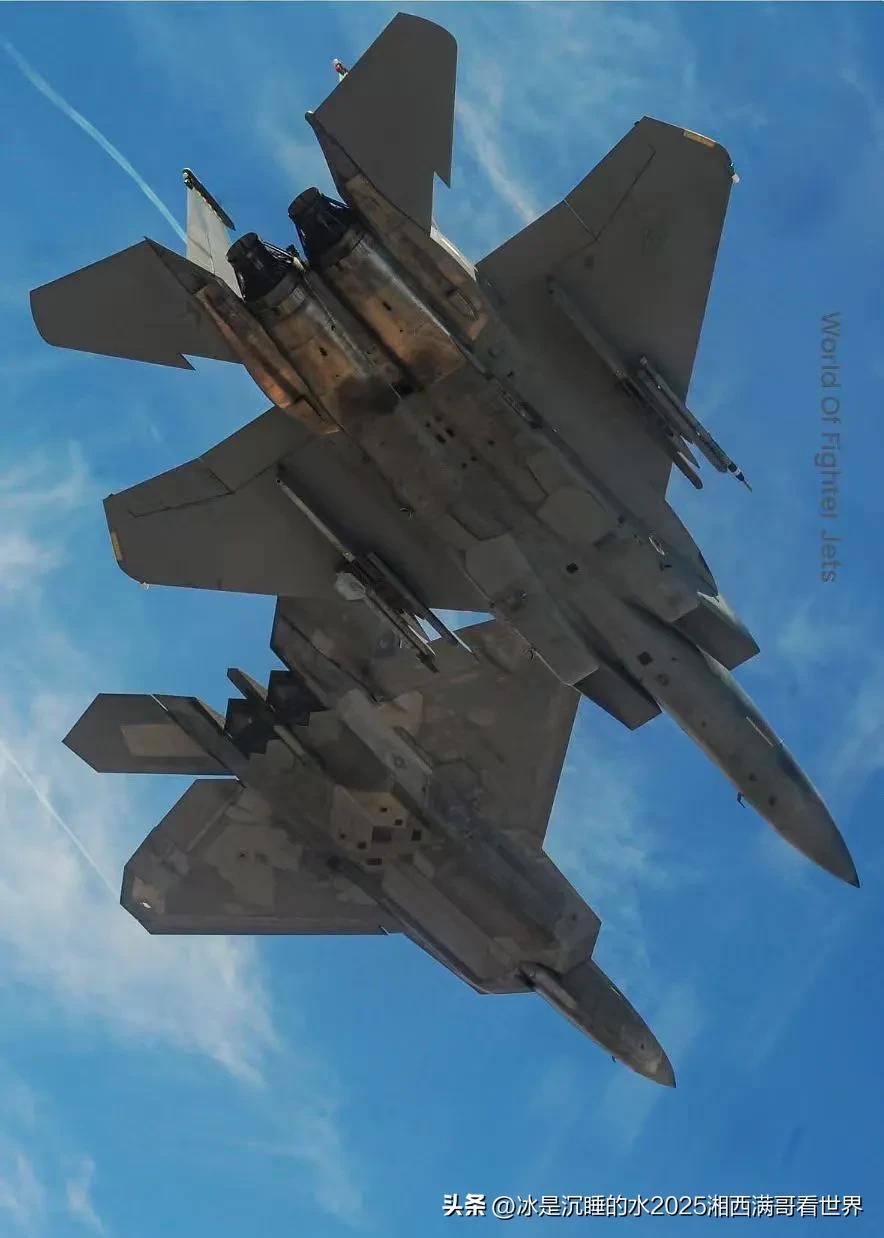 分享一张老美航空摄影大咖拍摄的经典第四代F-15“鹰”与第五代F-22“猛禽”两