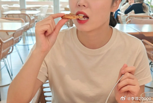【坚持轻断食一段时间变化有多惊人 】轻断食一天喝了6斤牛奶 总管不住嘴、代谢越来