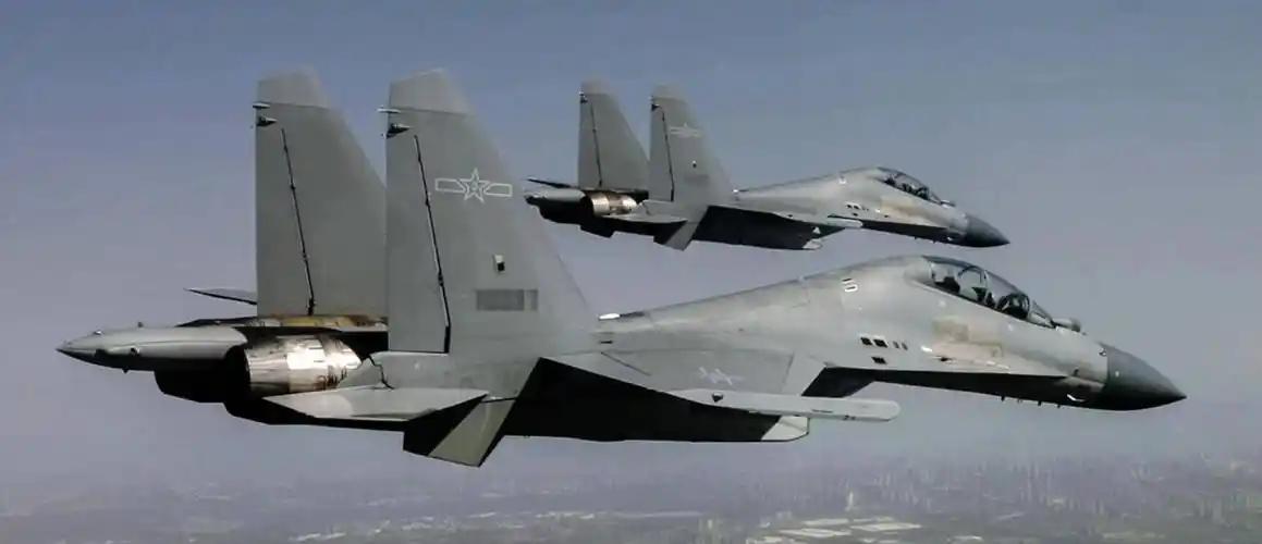 中国空军歼-16重型战斗机首次遭遇到美军F-35C舰载机！

（阅读前请点个赞，