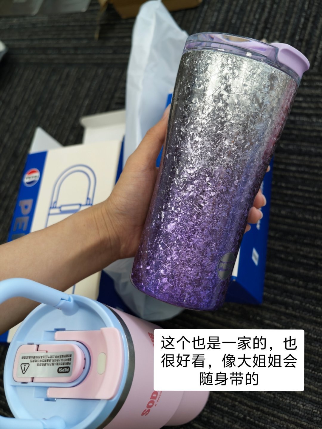 今天去工作室啦幺幺选品日记 然后猛猛试品这个苹果我想pass！我觉得渣太多了！图