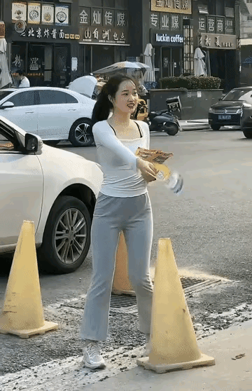 冲着姑娘笑呵呵的也要接一下吧。男生眼里是不是只对副本的Boss感兴趣？
#生活#