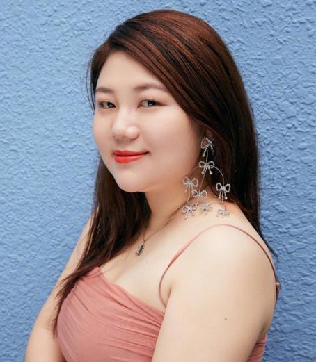 2004年，19岁的杨天真拿着父母给她留学的18万块钱，在北京买了一套房，父母知