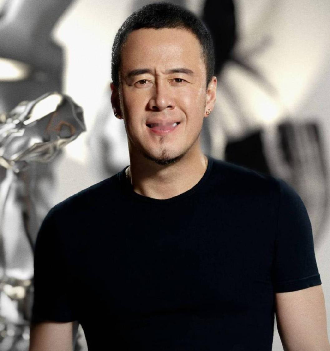 歌手杨坤:曾公开质疑刀郎,二审开庭后,哈尔滨演唱会台下空荡荡娱乐 明星