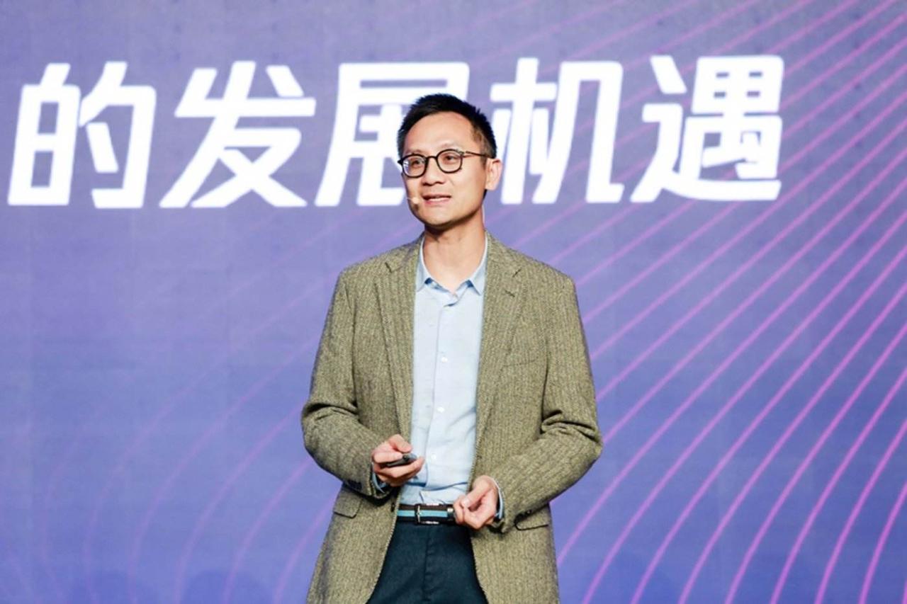 很多人说，在大模型浪潮中，腾讯不着急。对此，腾讯高管汤道生不以为然，“着急啊！我