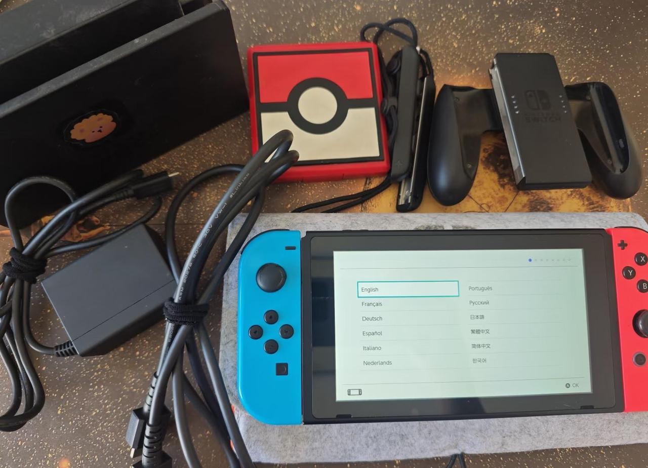 出增强版Switch1 赠收纳包和收纳盒
出闲置 Switch 续航版，日版，序