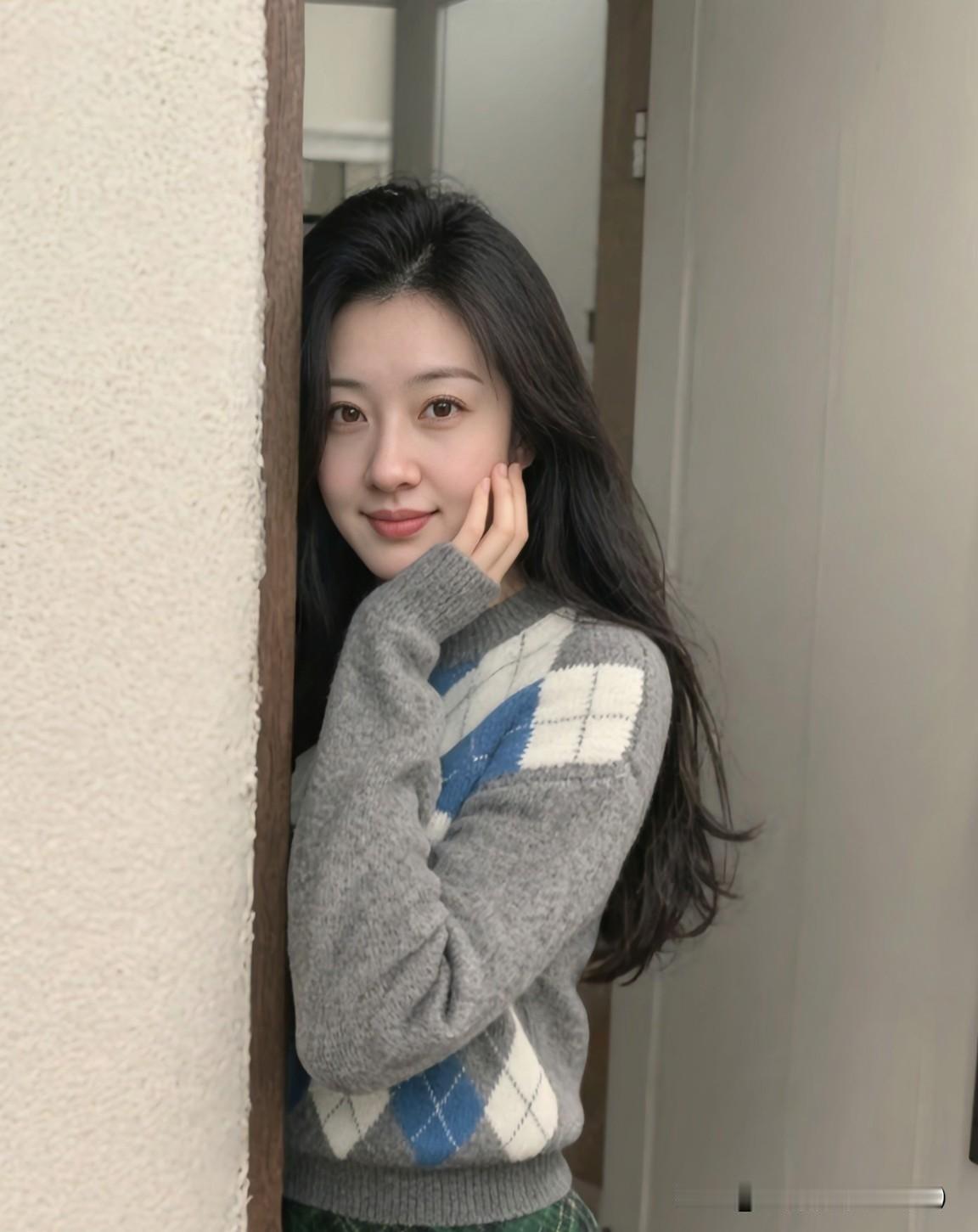 一个女人爱男人，
往往爱的是
他身上的某种特质，
可能是他的幽默风趣，
让她笑口