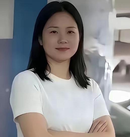 现在霸车位事件已经不是一件单纯的霸道事件了 !

全网关注两周之久，动用公共资源