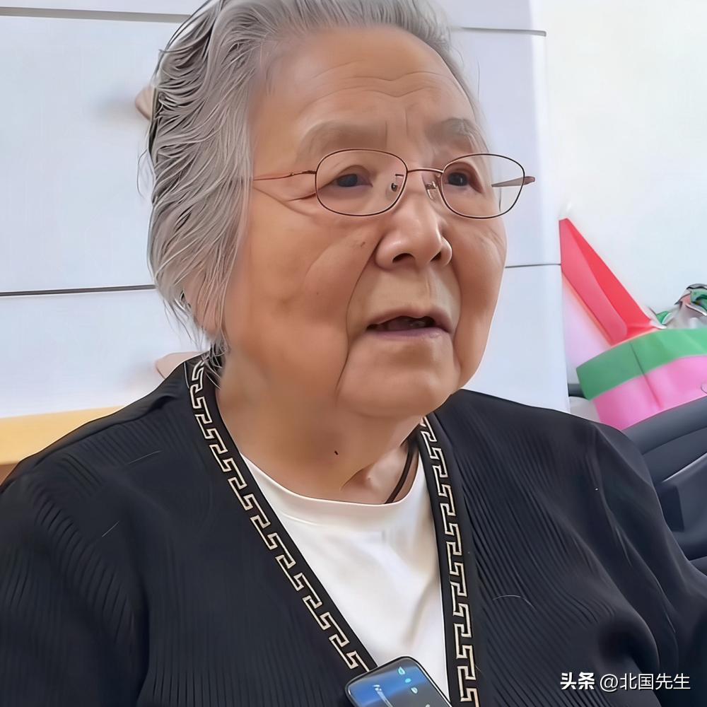 “我不怪孩子，我儿女都70多了，谁能24小时伺候我？”96岁老人的养老院独白。