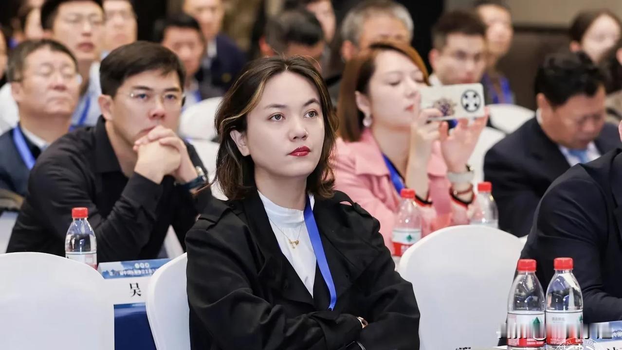 总共出门五天，在上海两天三夜，为了在家待一会，时间都在路上了。外出穿了一套阔斯阔