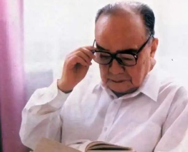 1987年，时任军委副主席的杨尚昆访问 法国 ，谁知他的专机竟被法国人暴力拆解，