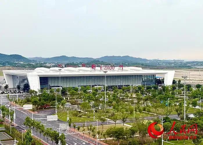 顺丰机场建在湖北鄂州，这里面门道可不少。鄂州地理位置超棒，它位于中国中部，处于长