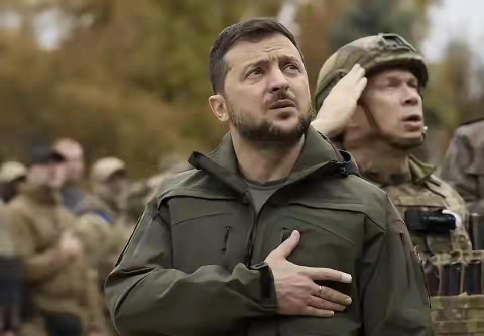 泽连斯基质疑特朗普，原因有好几个。一方面，泽连斯基觉得特朗普打伊朗没打赢，这会让