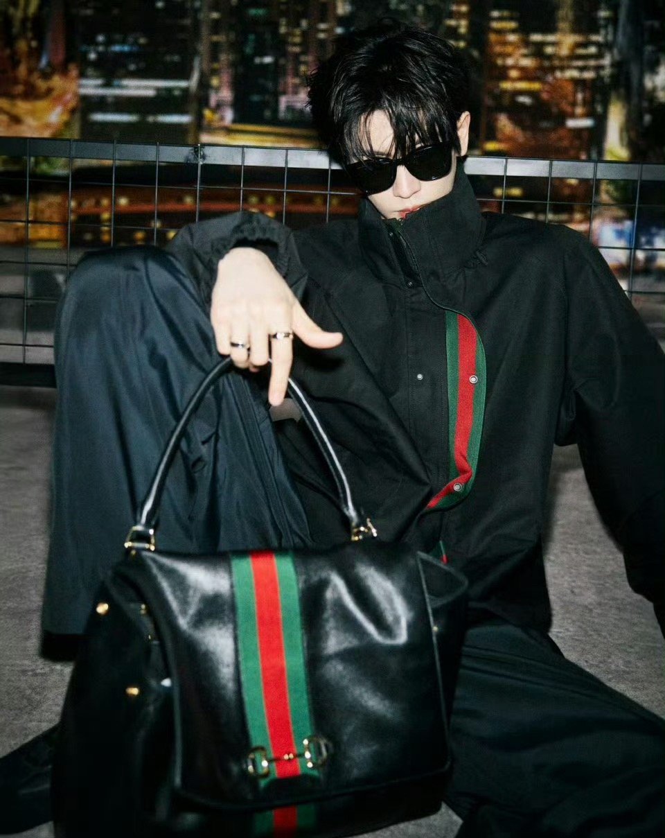 张凌赫Gucci大秀出发图张凌赫Gucci大秀出发 张凌赫Gucci 出发图！ 