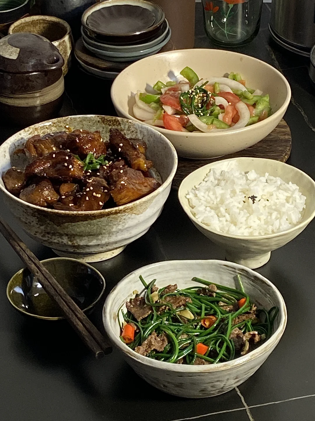 今日菜谱📜沙葱炒牛肉 凉拌洋葱 照烧猪排🥢