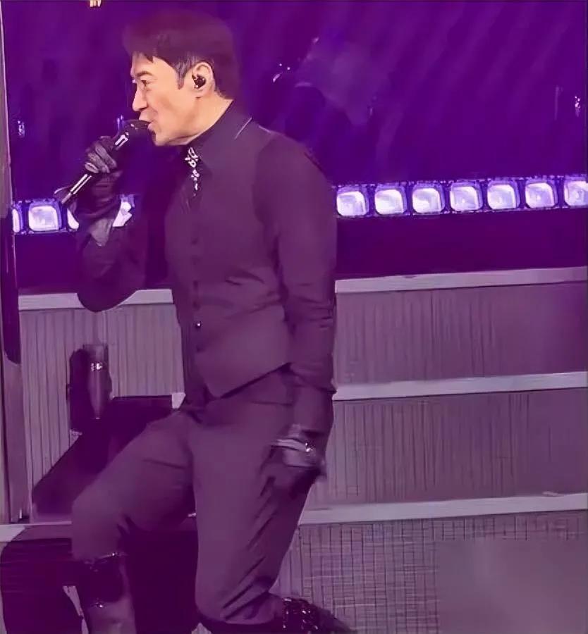 黎明被问不喜欢笑？

他一句话让蔡康永懵了！

蔡康永采访时抛陷阱问题，暗示黎明