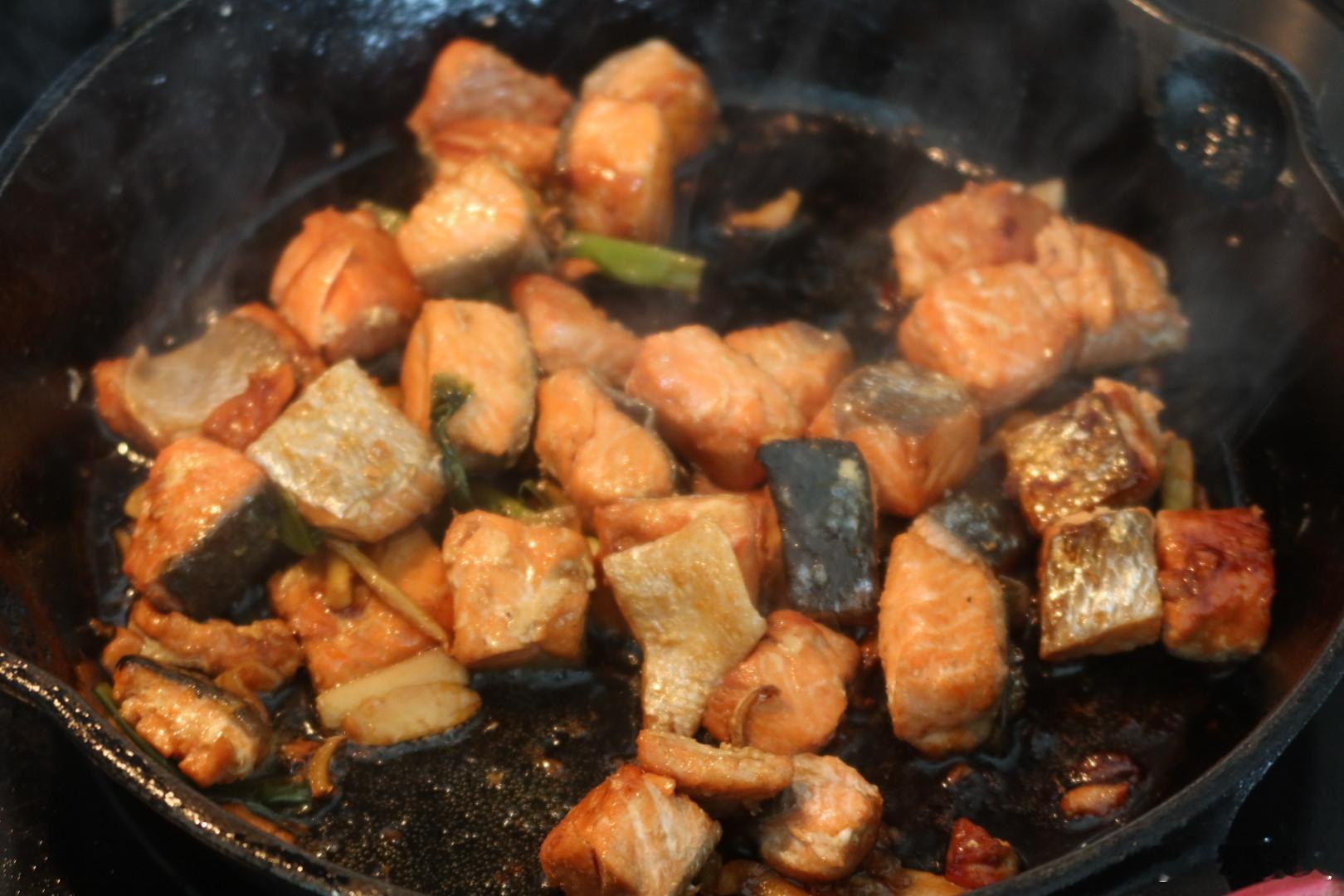 抗炎饮食day145✅控糖革命早餐：温水冲垆土山药粉午餐：葱姜三文鱼西蓝花🥦青