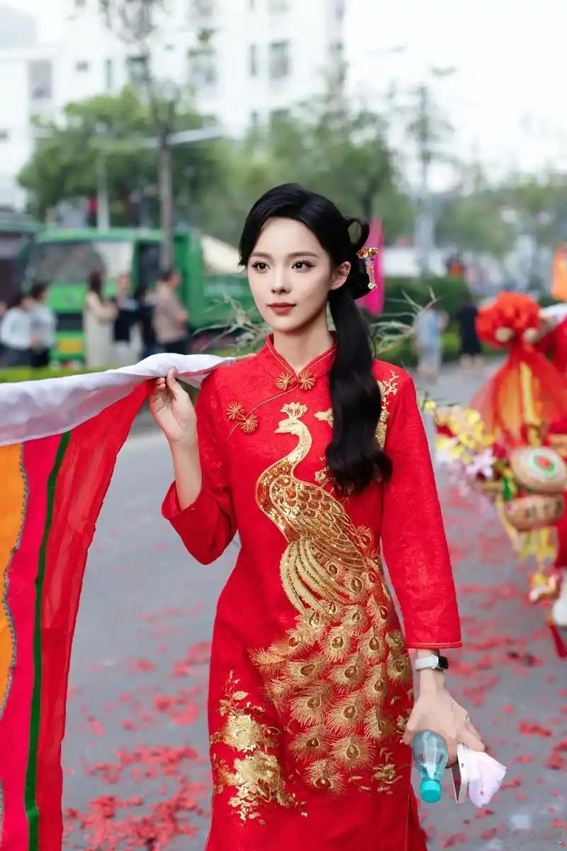 属鸡男属羊女注定会背叛属鸡男。属鸡男对待感情也表现得飘忽不定，他们喜欢放长线钓大