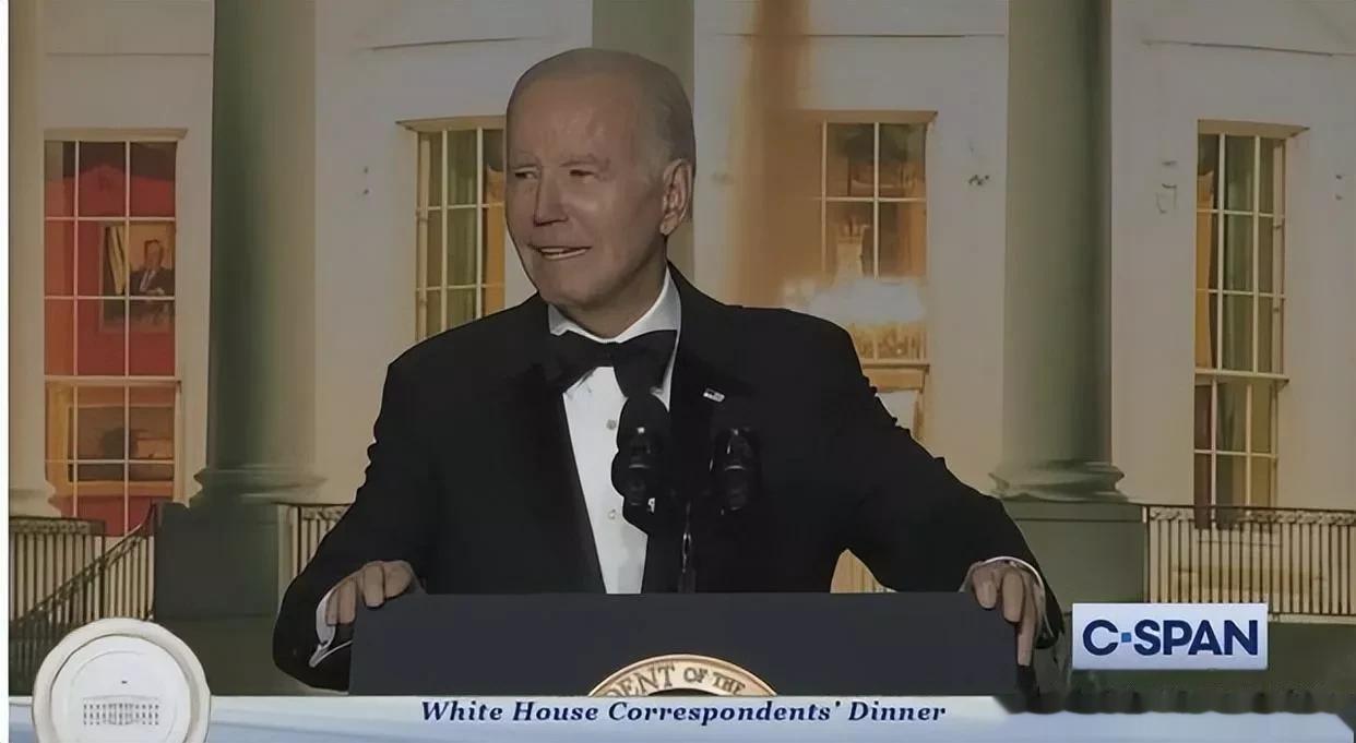 炮轰美媒！拜登在白宫记者协会晚宴上开“秀”，还想不想要支持率了？

来源:海峡快