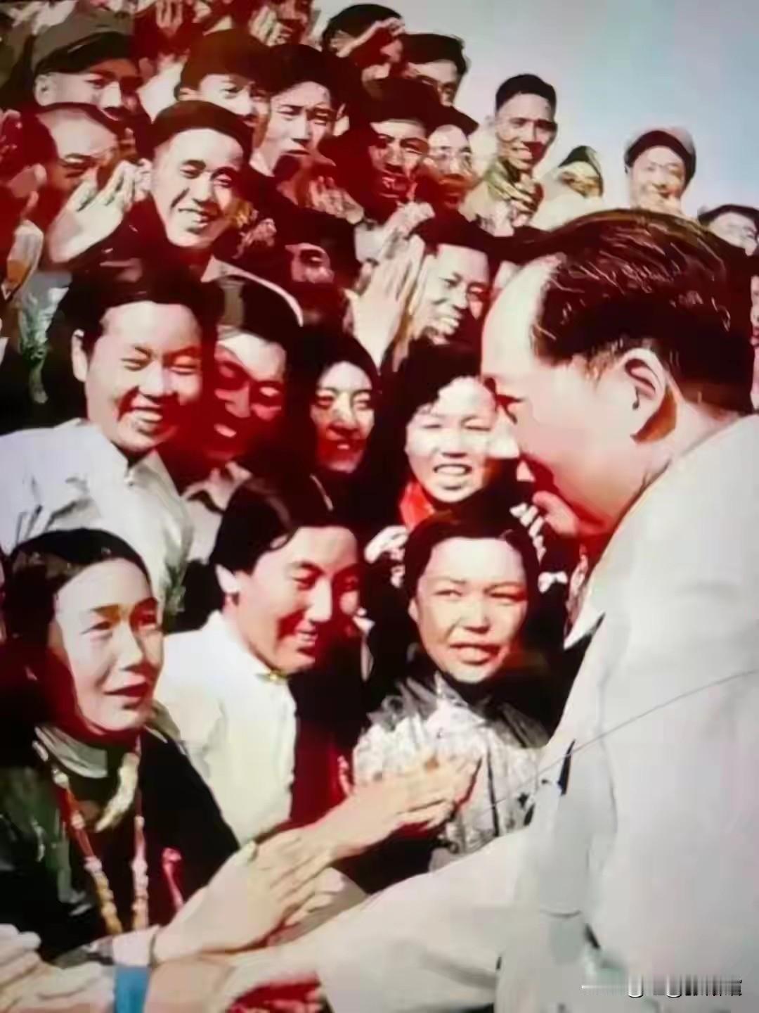 心中有人民，脚下才有根；为众人抱薪者，必在岁月里永恒。必永远活在人民心中。