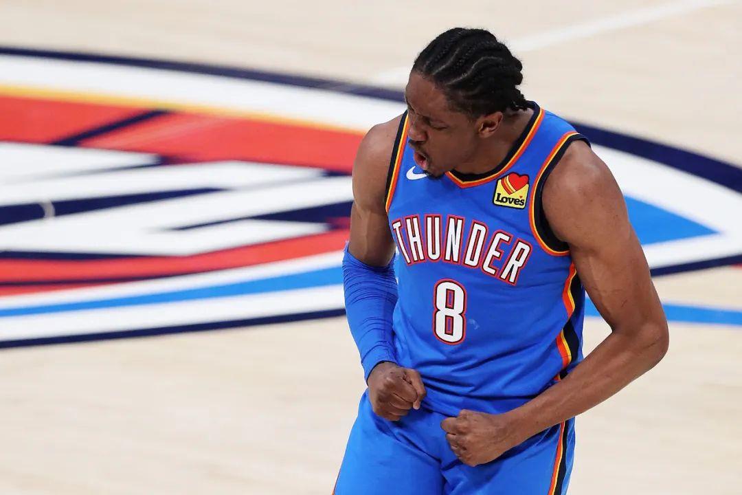 杰伦·威廉姆斯左腿腿筋受伤，复出时间难定
 
22日消息，NBA方面，美国媒体报