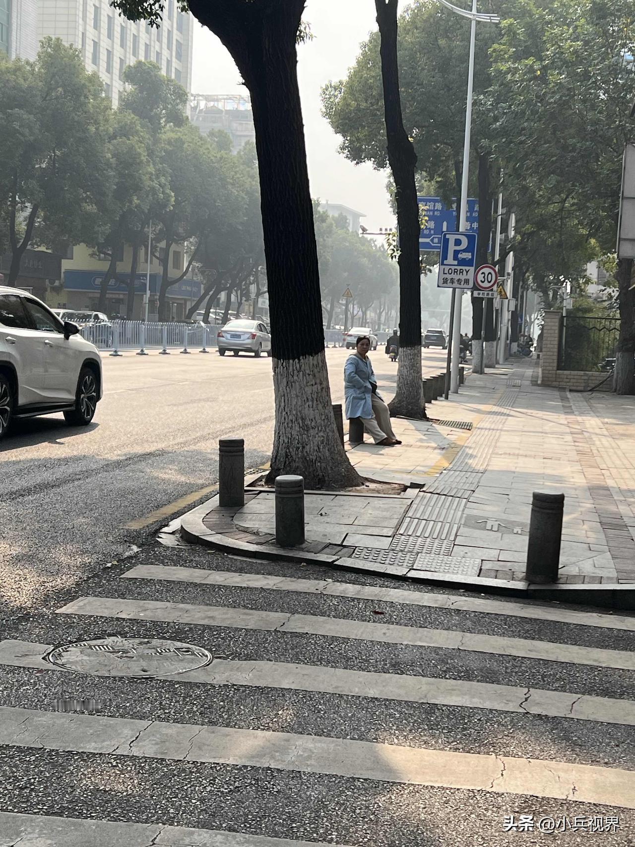 暖阳下的长沙东风路