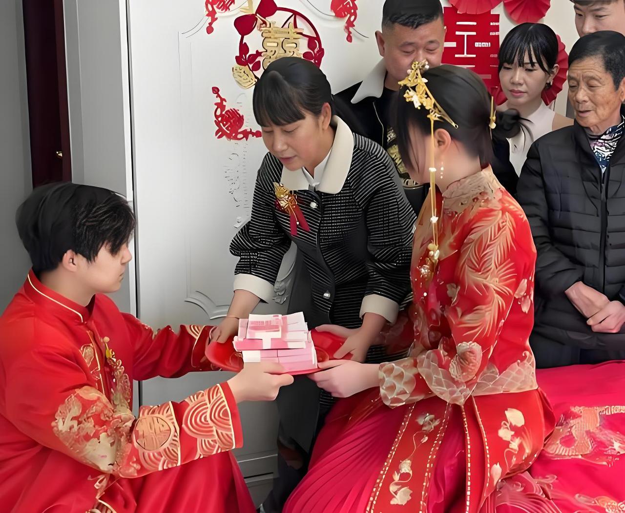 你信不？招上门女婿现在也给彩礼了。

老赵办了个不大不小的厂子，已经办了几十年。