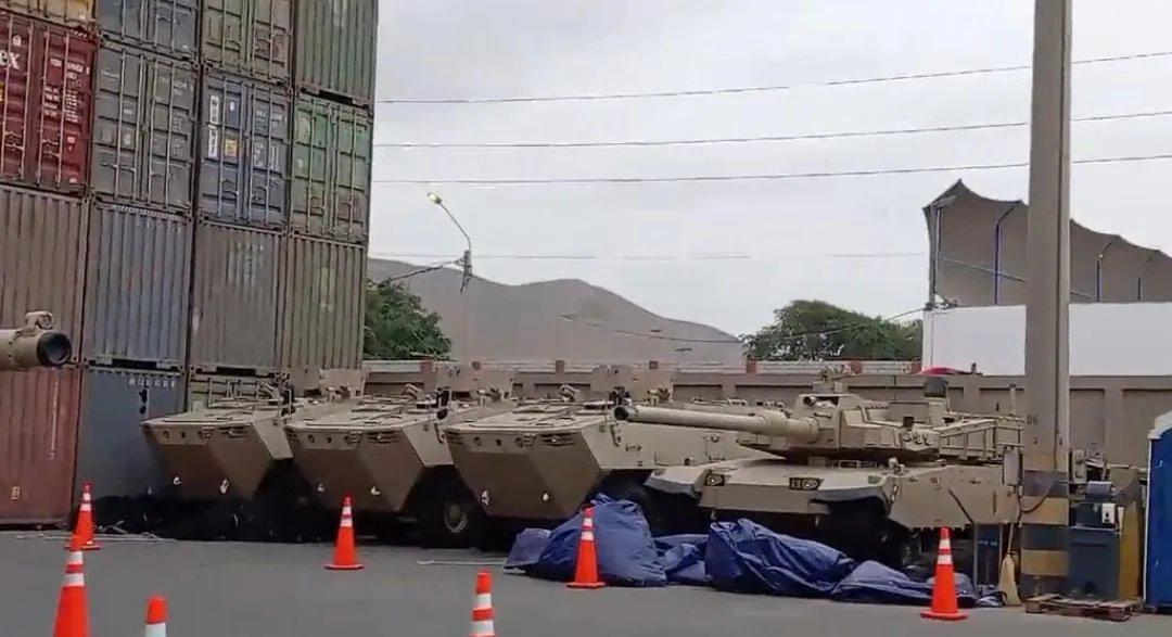 秘鲁接收了韩国K2“黑豹”主战坦克和K808“白虎”装甲运兵车。