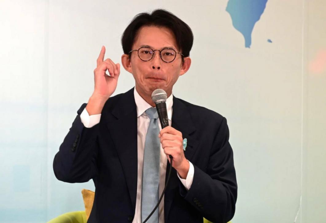 黄国昌为何突访美？被曝1巧合：儿子要决定续留台湾或拿美国籍？

剩下不到一个月就