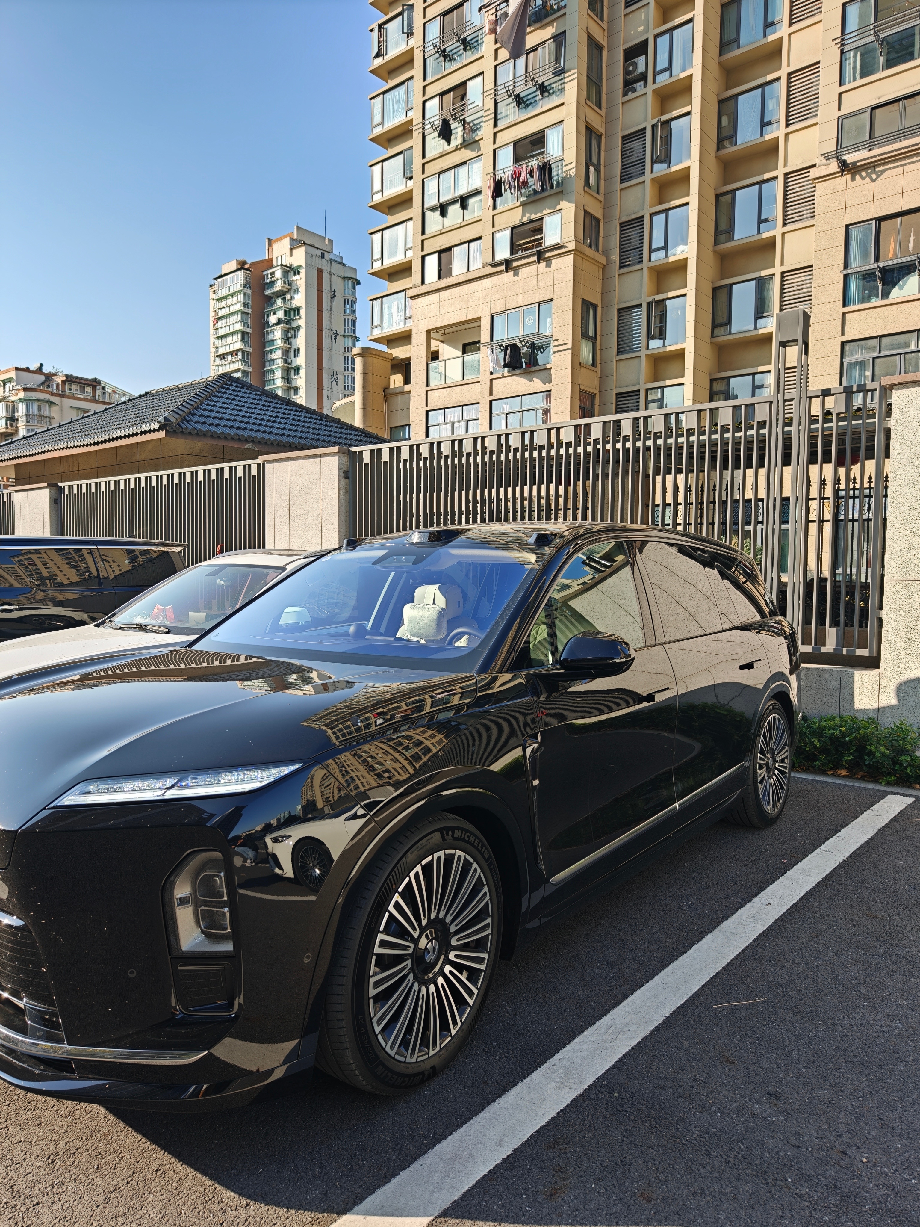 客户刚发来的好评！你见过 洗完车第三天介么蹭亮的 ES8 嘛 