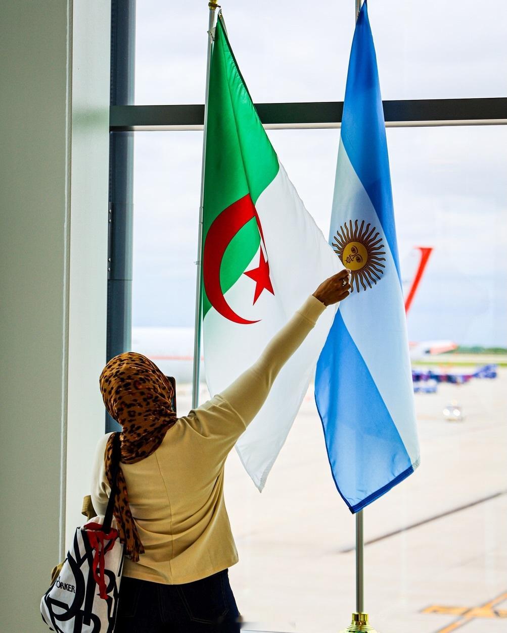 🇩🇿🇺🇸 2026年世界杯前夕，美国堪萨斯城机场已经开始放置了阿根廷和阿
