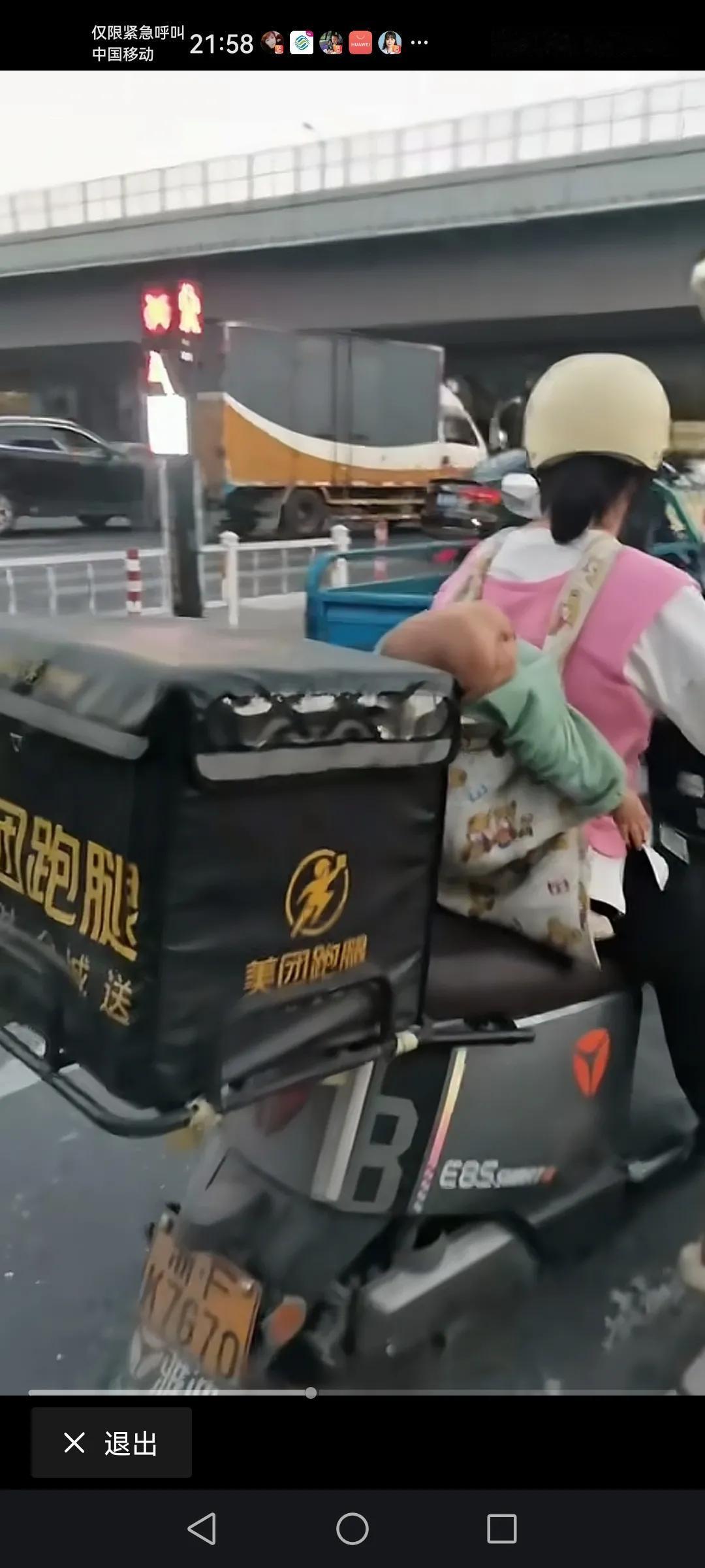 上回在街上见到的一个画面
真的让我们知道每个人都不容易
但是只要大家努力，一切都