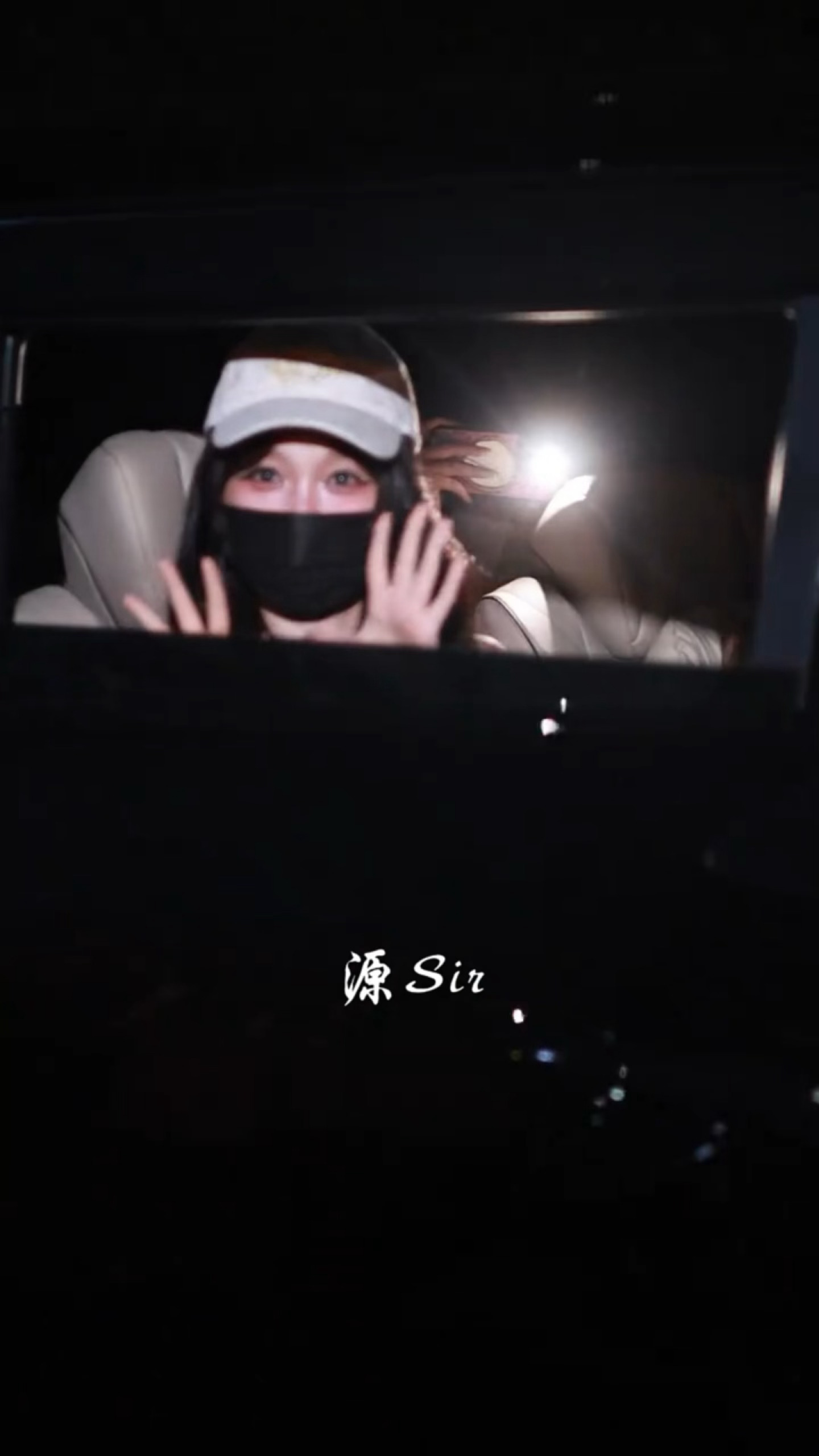 对视的那一瞬间…好美🥹！！虞书欣何盼