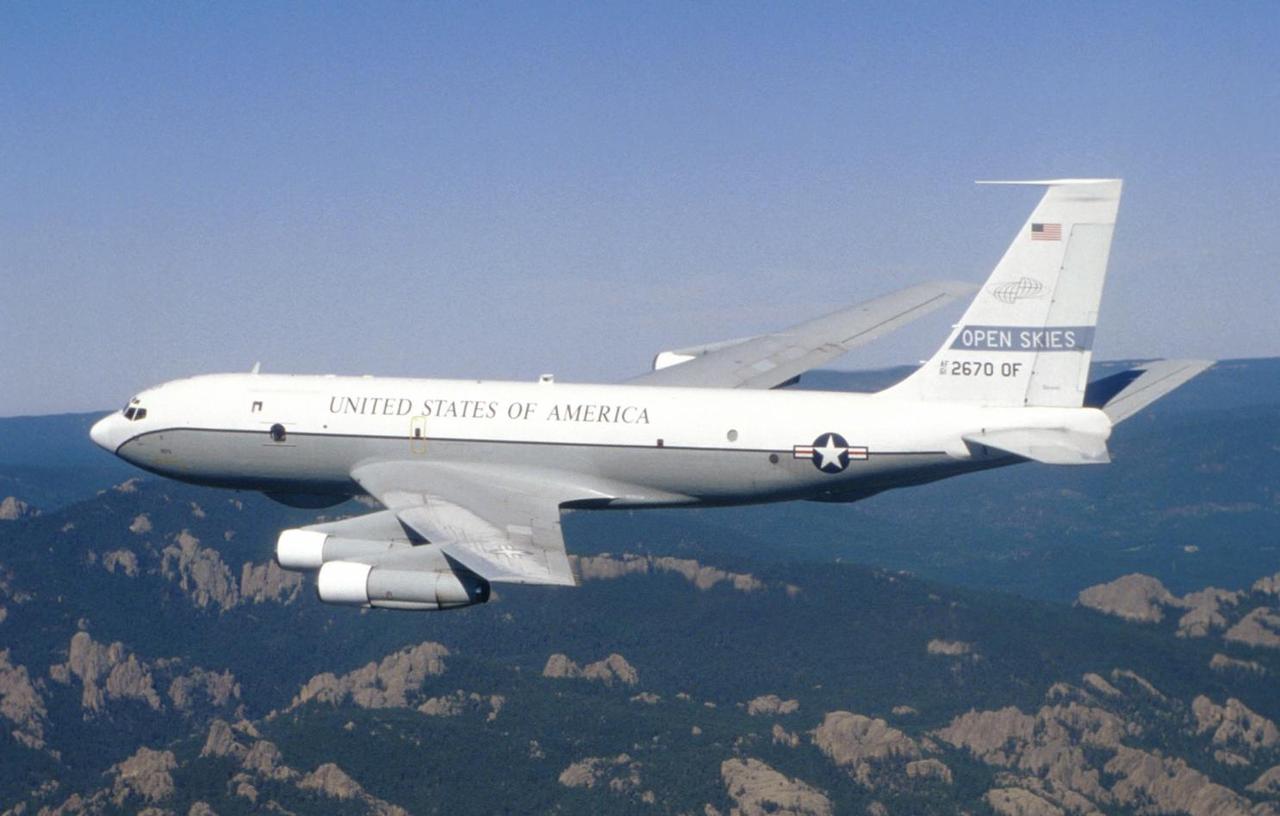 美国无论如何都没想到，瑞士竟然拒绝了军机飞越领空的申请。
在美国看来，自己的军机