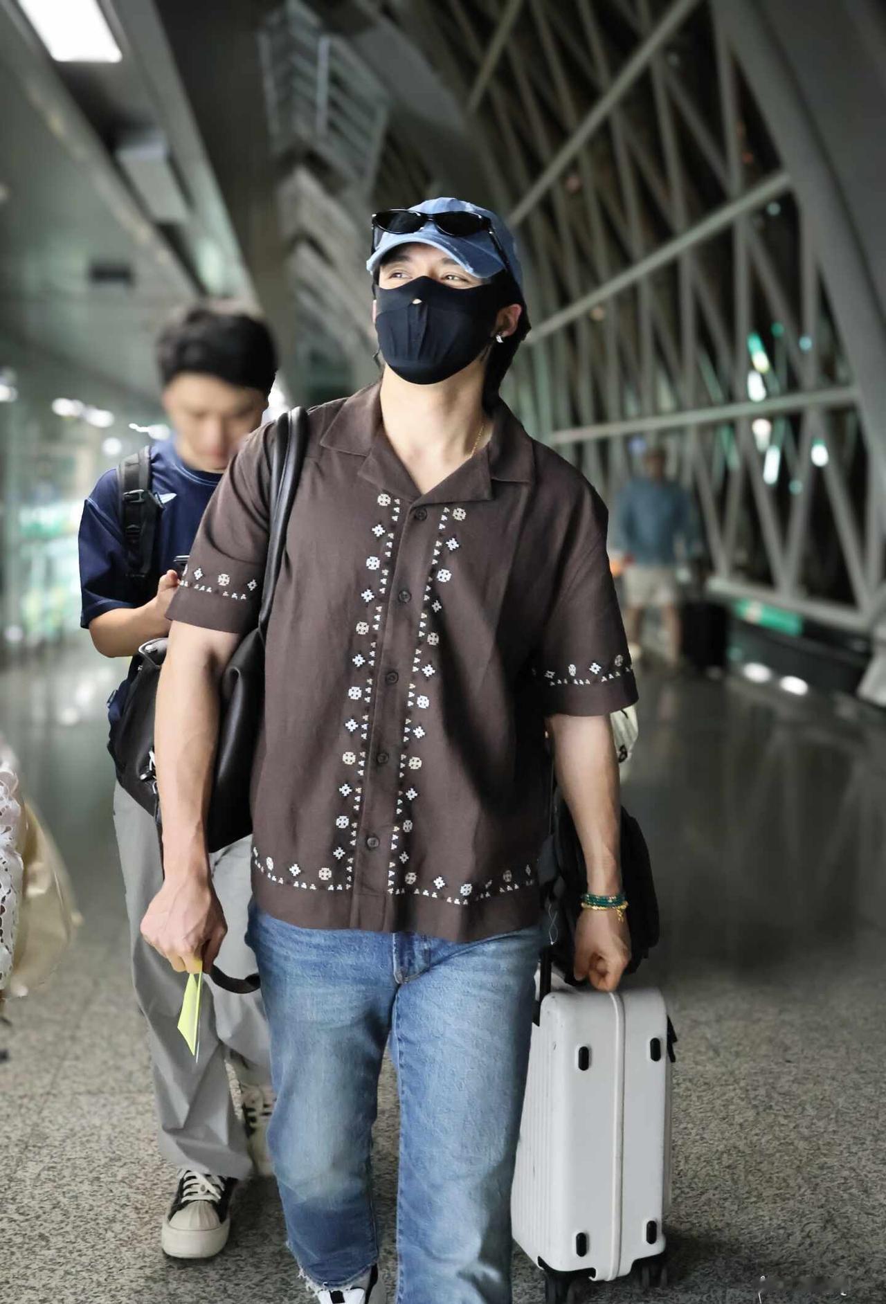 0点跟着韩东君在CTU从33yrs到34yrs
不是最晚一次见他，但却是等最久的