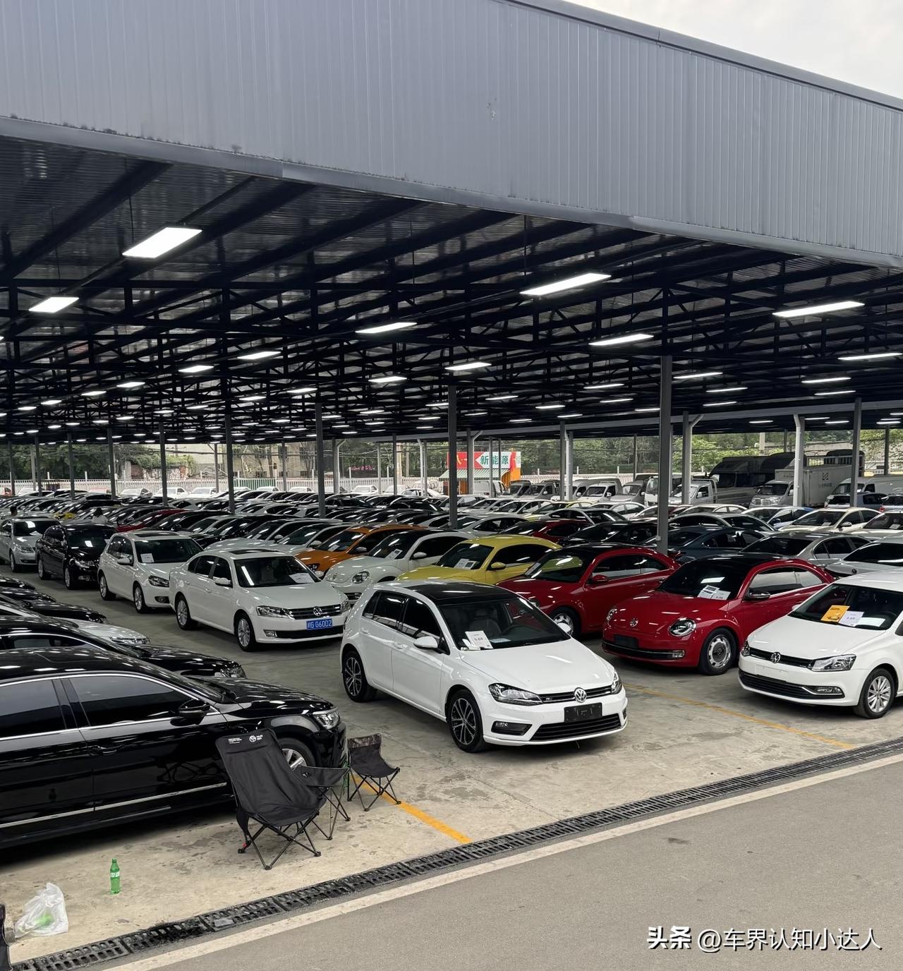 二手车贬值有多离谱？落地13万的车，3年卖车只给4万
 
前段时间陪朋友去二手车