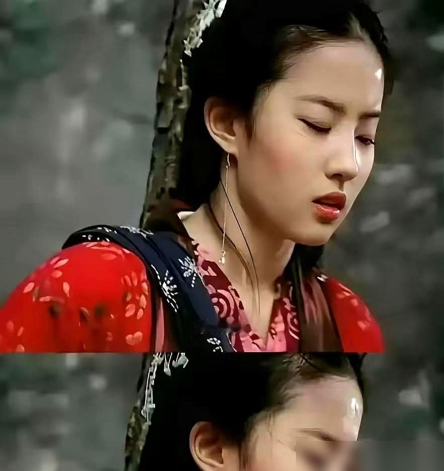 那件S码的戏服，要是当年刘亦菲穿进去了，世上就再无赵灵儿。

当年16岁的她去《