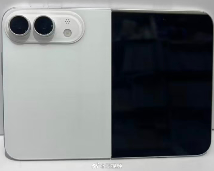 可折叠iPhone要来了 大家对iphone这个折叠怎么看？ 我觉得肯定需要抢。