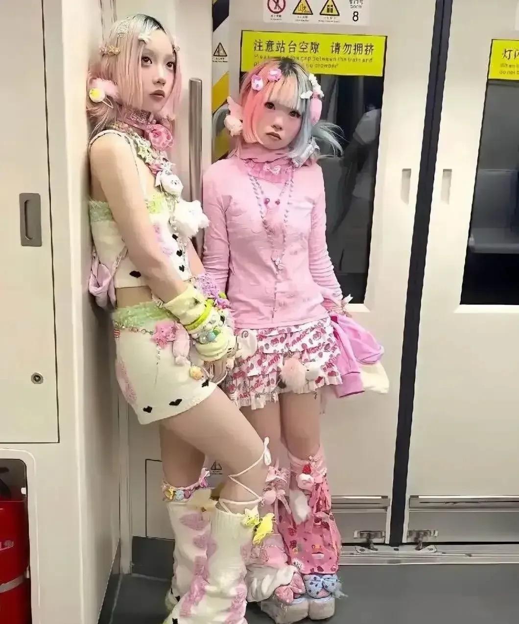 现在的小女孩真的是越来越搞不懂