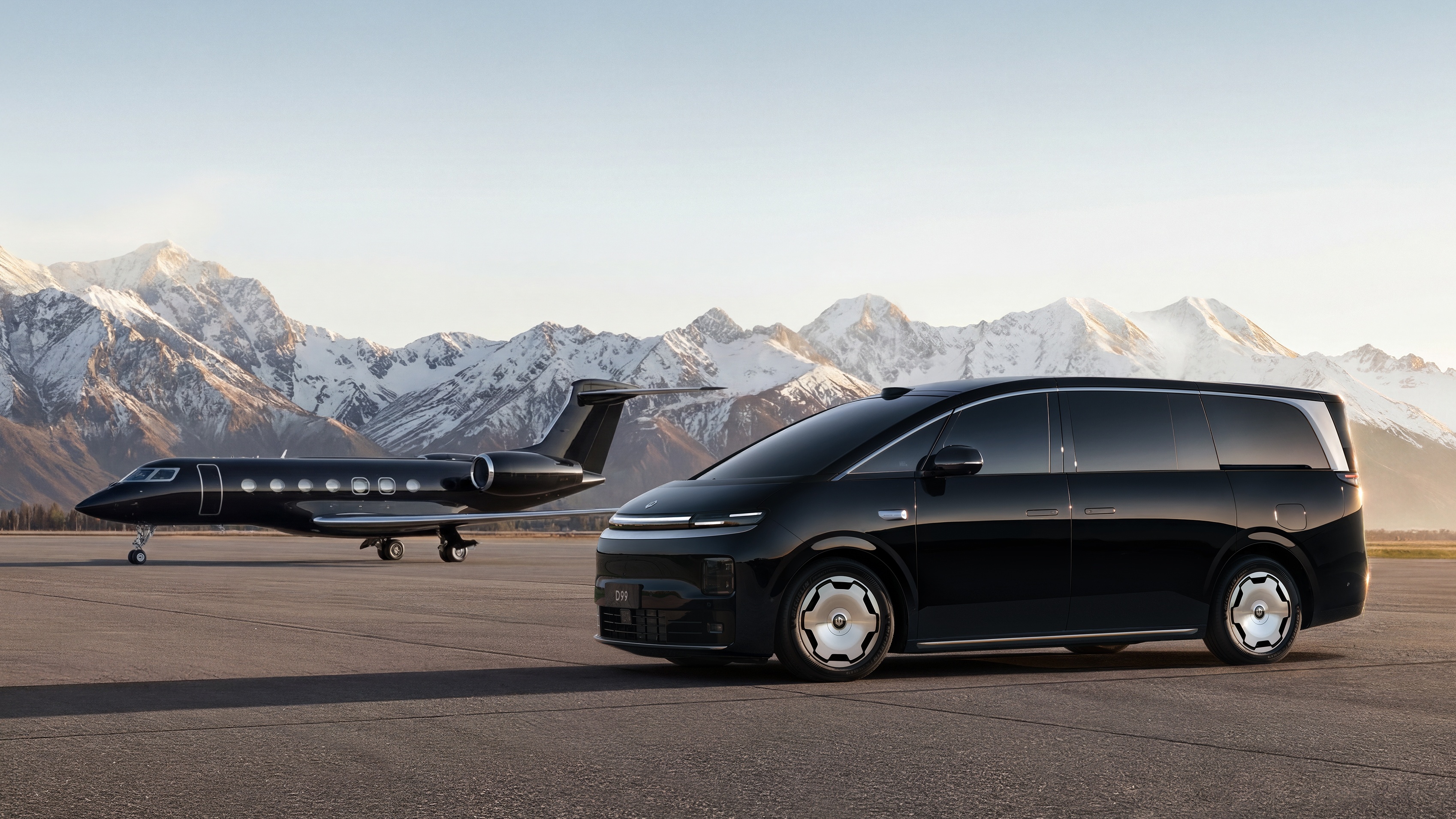 零跑汽车十周年零跑9系豪华双旗舰同台首秀 要说最能代表零跑阶段性成长的，其实还要