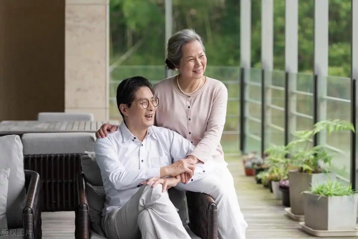  
很多人会直接用7800元乘以1%来估算增资，算出每月上涨78元，可北京实行分