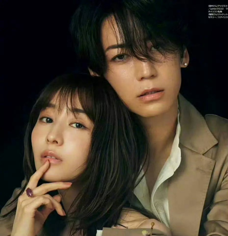 龟梨和也官宣将与田中美奈实结婚，并宣布女方已怀孕